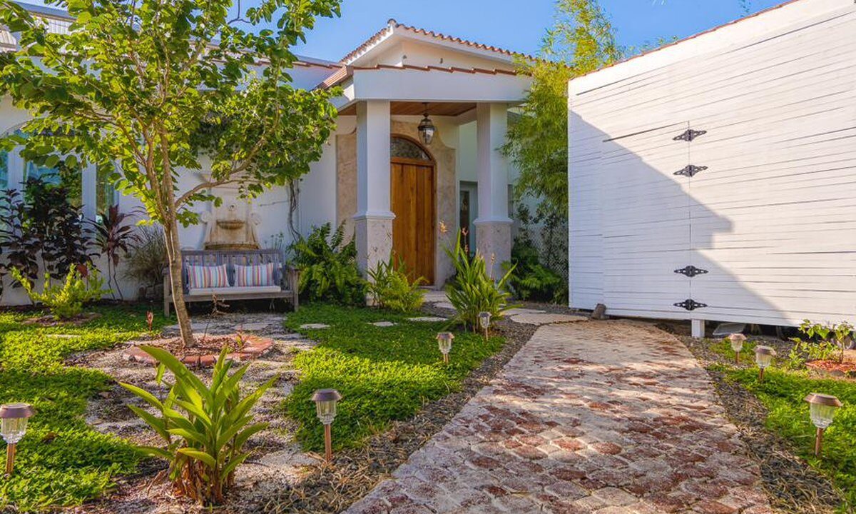 How to Contact Vacation Rental Owners in Dorado: Communication Tips & Red Flags