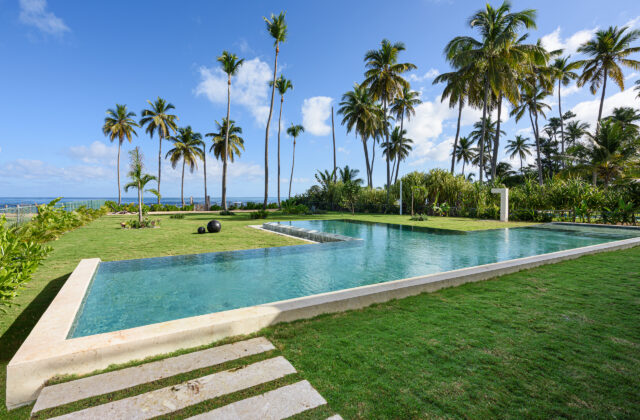 140 m² infinity pool at Villa Valentina in Cap Bonita, Las Terrenas
