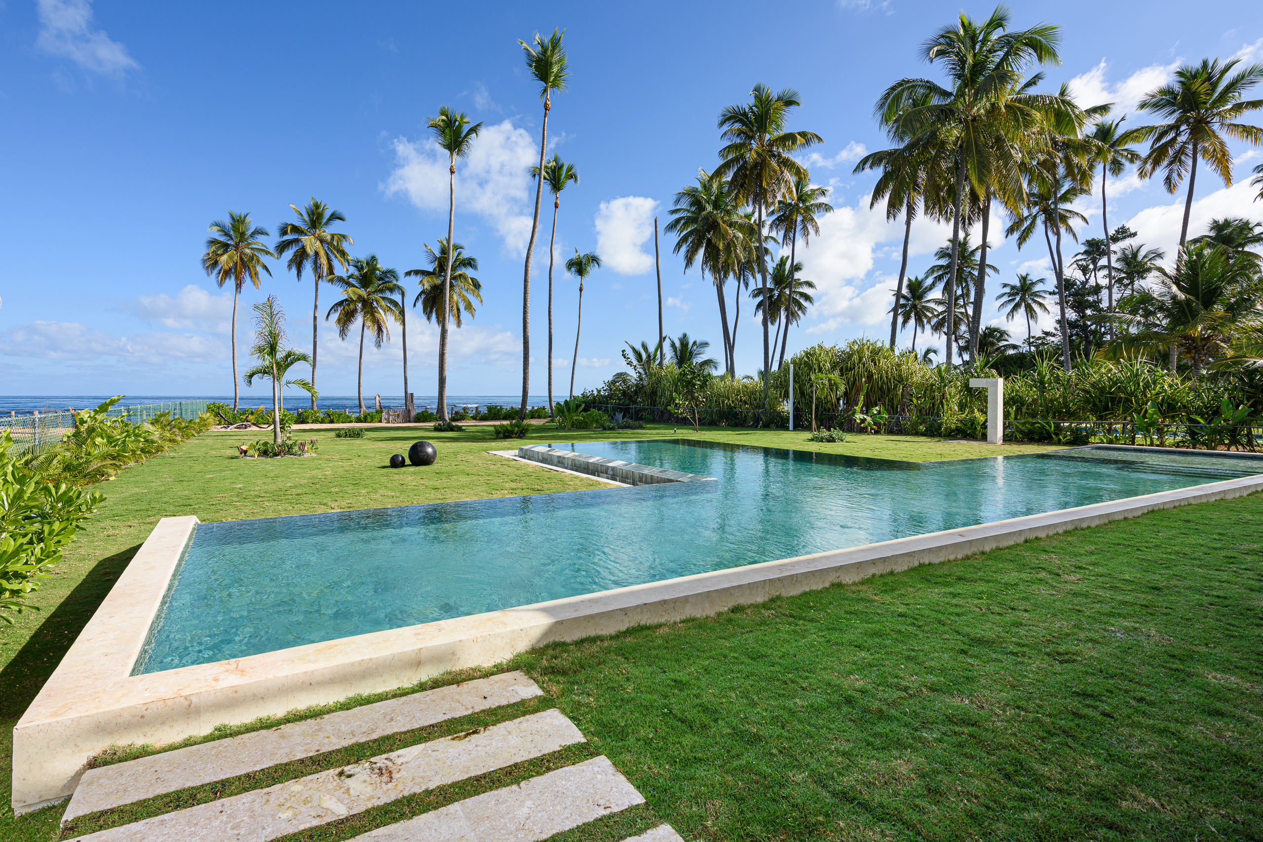 140 m² infinity pool at Villa Valentina in Cap Bonita, Las Terrenas